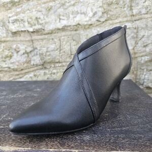 Womens 9.5 M Elegant Black Women's Ankle Boots Clarks‎ Faux Leather